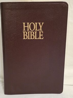 Holy Bible Open NKJV Red Letter Nelson 1982 Bonded Leather Christian